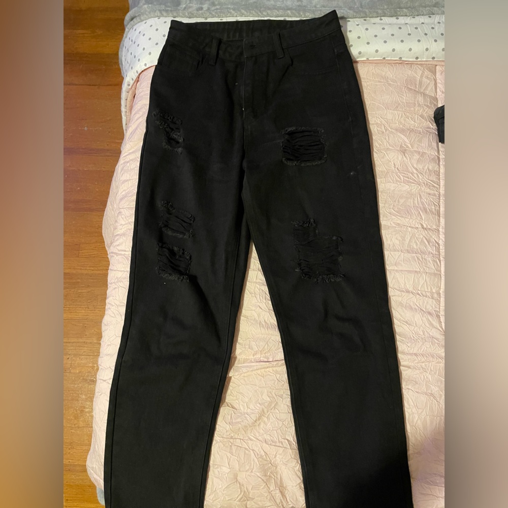 Distressed black denim jeans straight fit